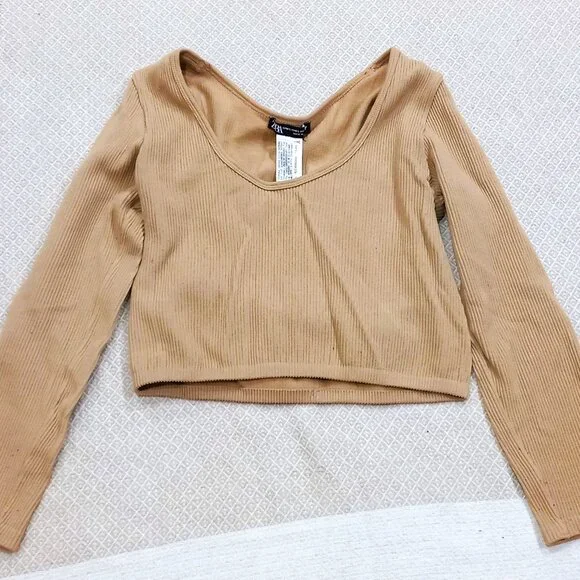 Cropped Top - Picture 2 of 3